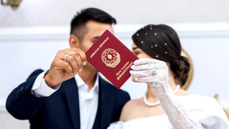 Azərbaycanda həyat yoldaşının soyadını qəbul edən KİŞİLƏR