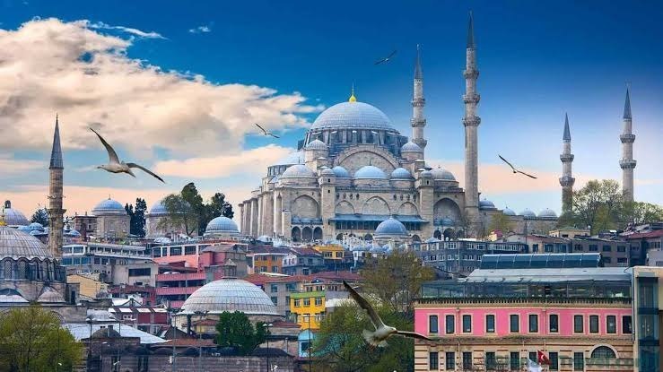 CRISIS in the Turkish tourism sector