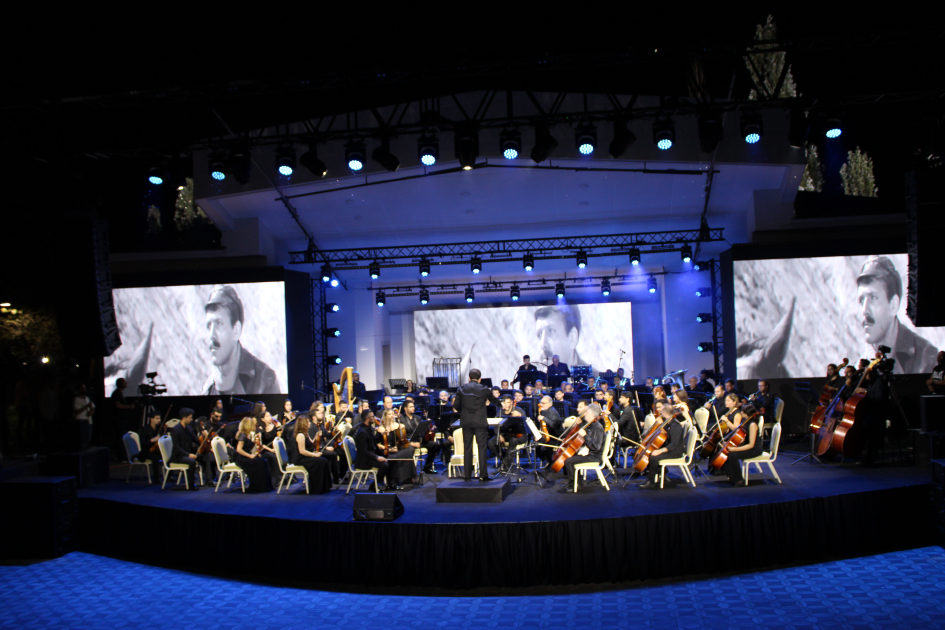 İlk dəfə Qəbələ Festivalında Azərbaycan kinofimlərindən musiqilər səsləndirildi - FOTO