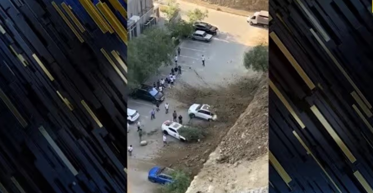 Bakıda maşınlar torpağın altında qaldı - VİDEO
