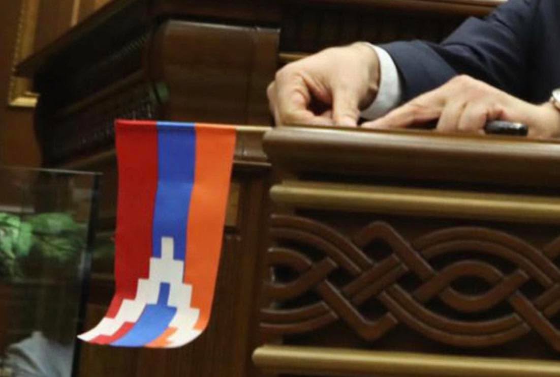 "Artsax bayrağı" Ermənistan parlamentindən yığışdırıldı