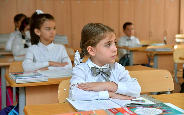 Rus bölməsində yüksək nəticə göstərən MƏKTƏBLƏR