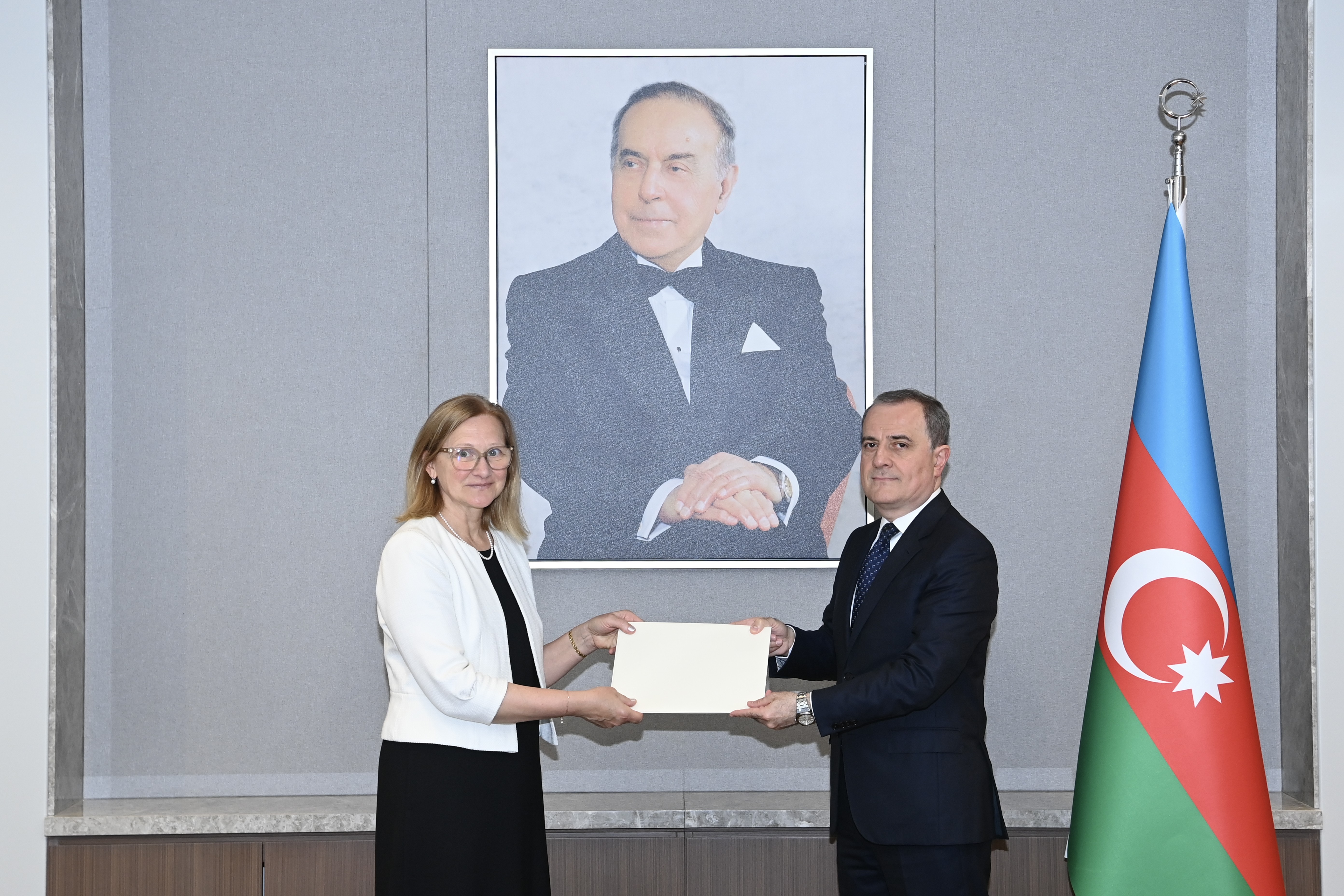 Səfir etimadnaməsini Ceyhun Bayramova təqdim etdi - FOTO