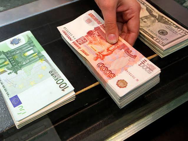 Manat qarşısında avro və rubl zəifləyir
