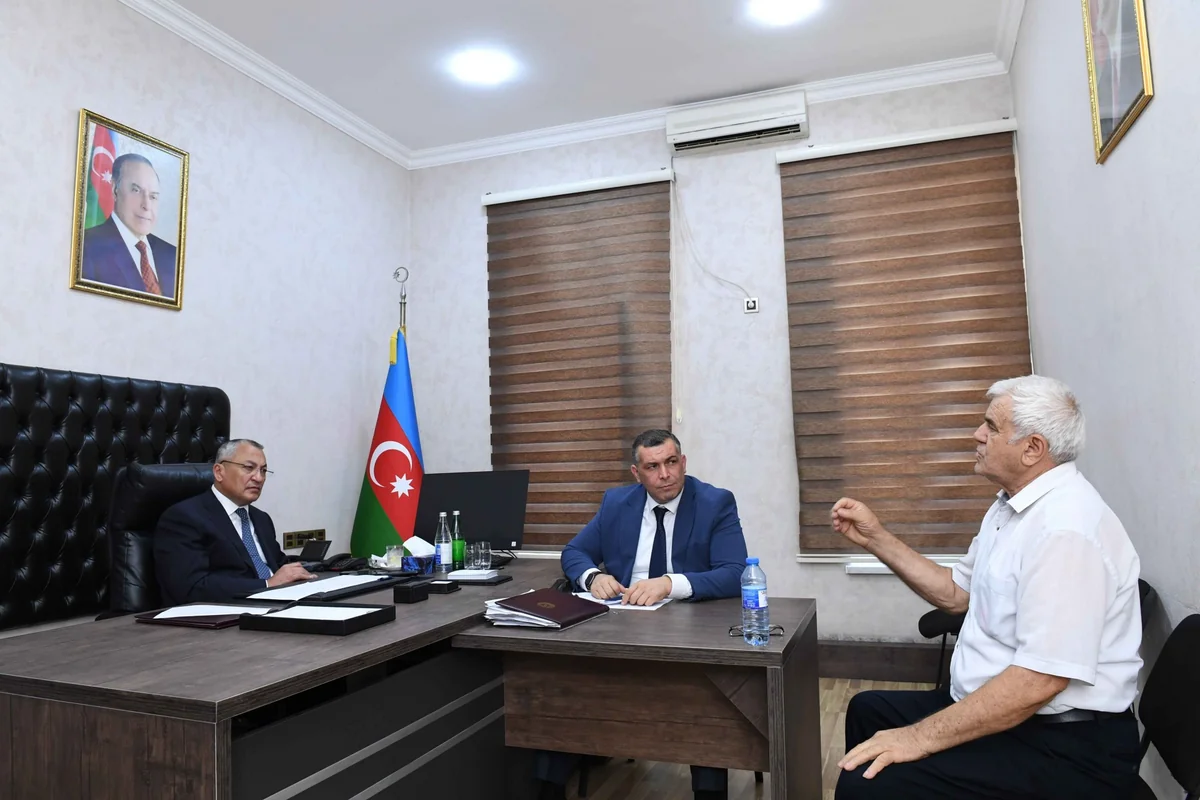 Rövşən Rzayev vətəndaşların növbəti qəbulunu keçirib