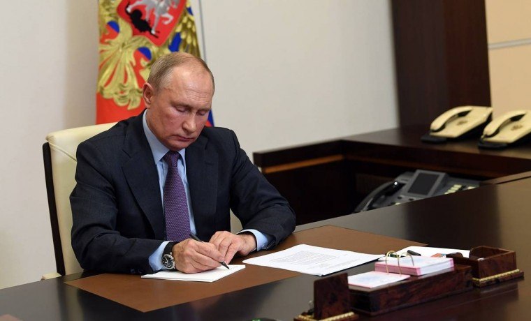 Putin miqrasiya nəzarətini sərtləşdirən qanunları imzaladı
