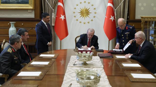 Ərdoğan hərbi rəhbərliyi yenilədi