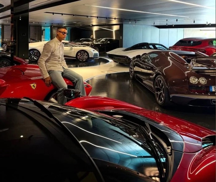 Ronaldo avtomobil kolleksiyasını göstərdi - FOTO