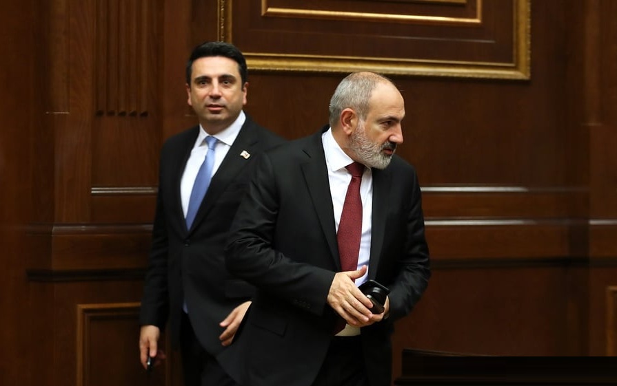 Simonyan deputatları təbrik etdi, Paşinyanın adını çəkmədi
