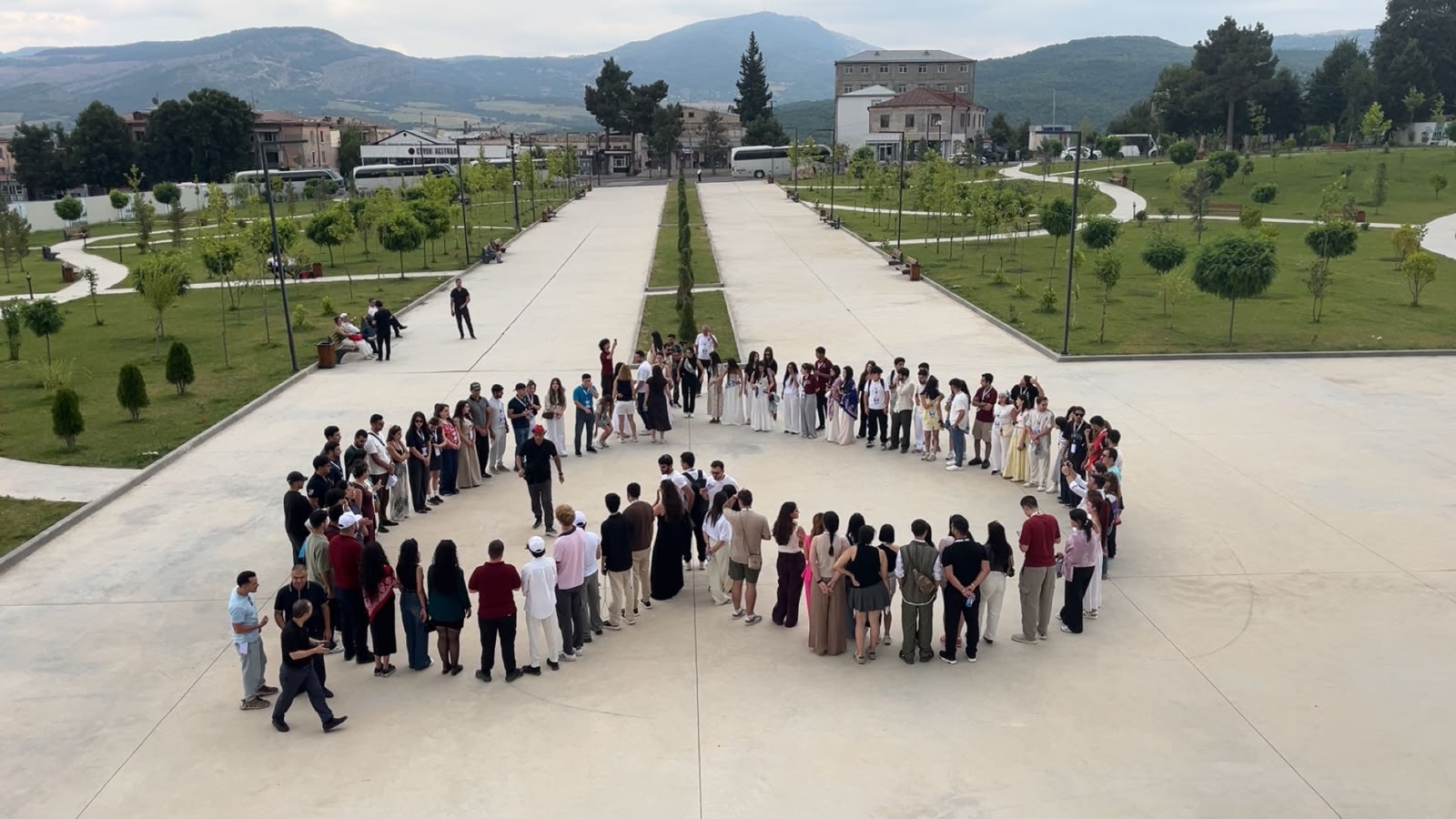 Şuşadan Xankəndiyə: Diaspor gənclərinin Qarabağa səfəri davam edir