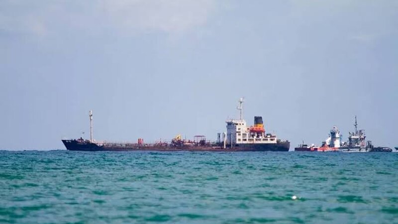 Ədən körfəzində neft tankerinə hücum edilib