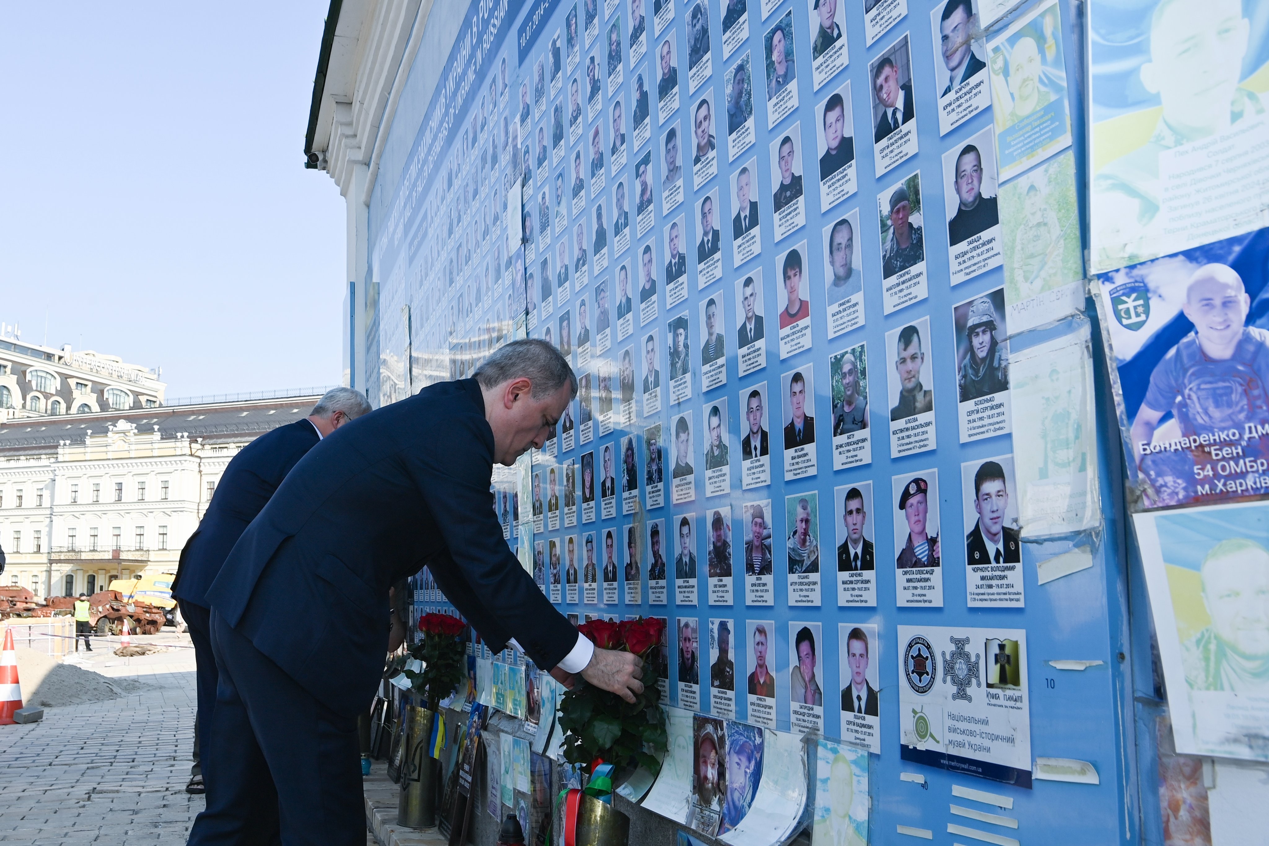 Ceyhun Bayramov Ukraynada&nbsp;memorialı ziyarət etdi