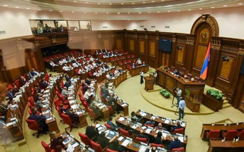 Ermenistan parlamentosunda 300 bin Azerbaycanlının dönüşü tartışıldı