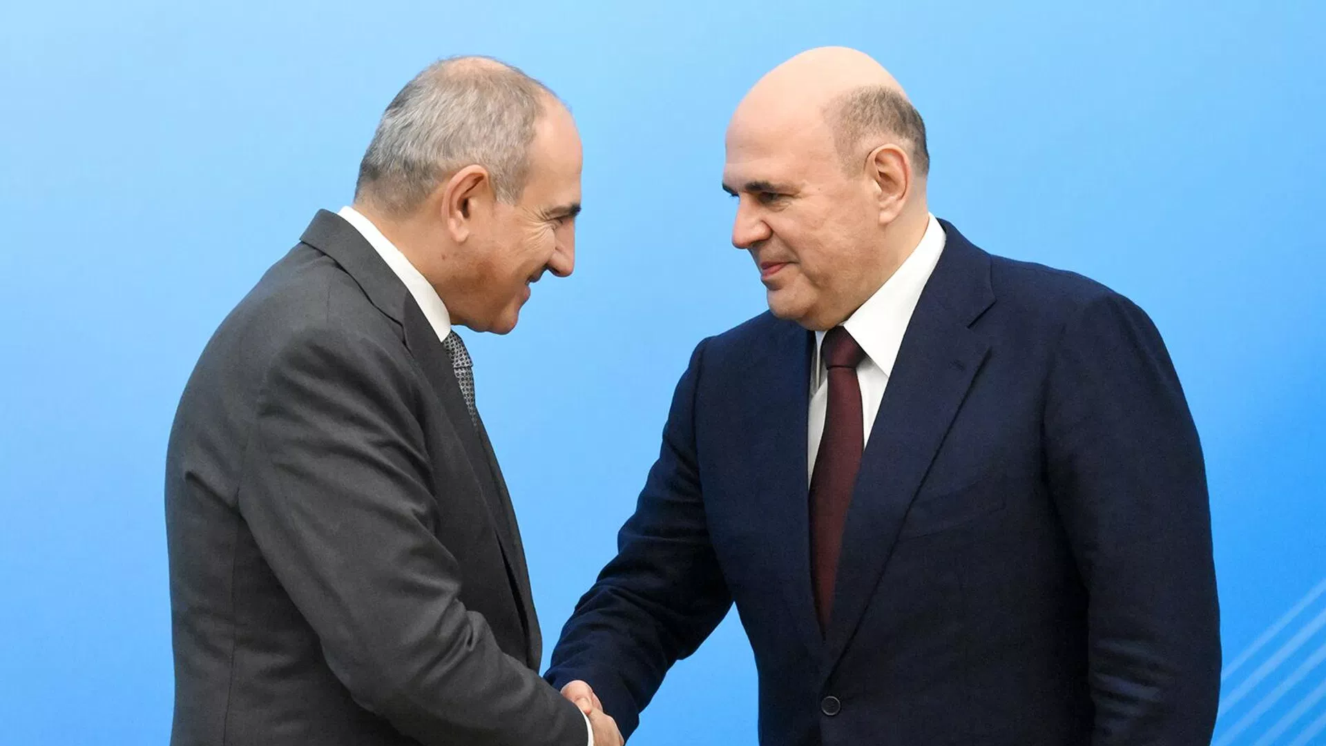 Mişustin&nbsp;Paşinyanla birgə görüntüləndi