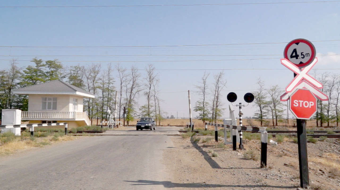 Dəmir yolu keçidlərində səhv edən sürücü və piyadaları nə gözləyir?&nbsp;