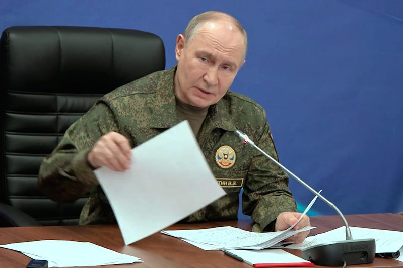 Putin Təhlükəsizlik Şurasının iclasını keçirdi