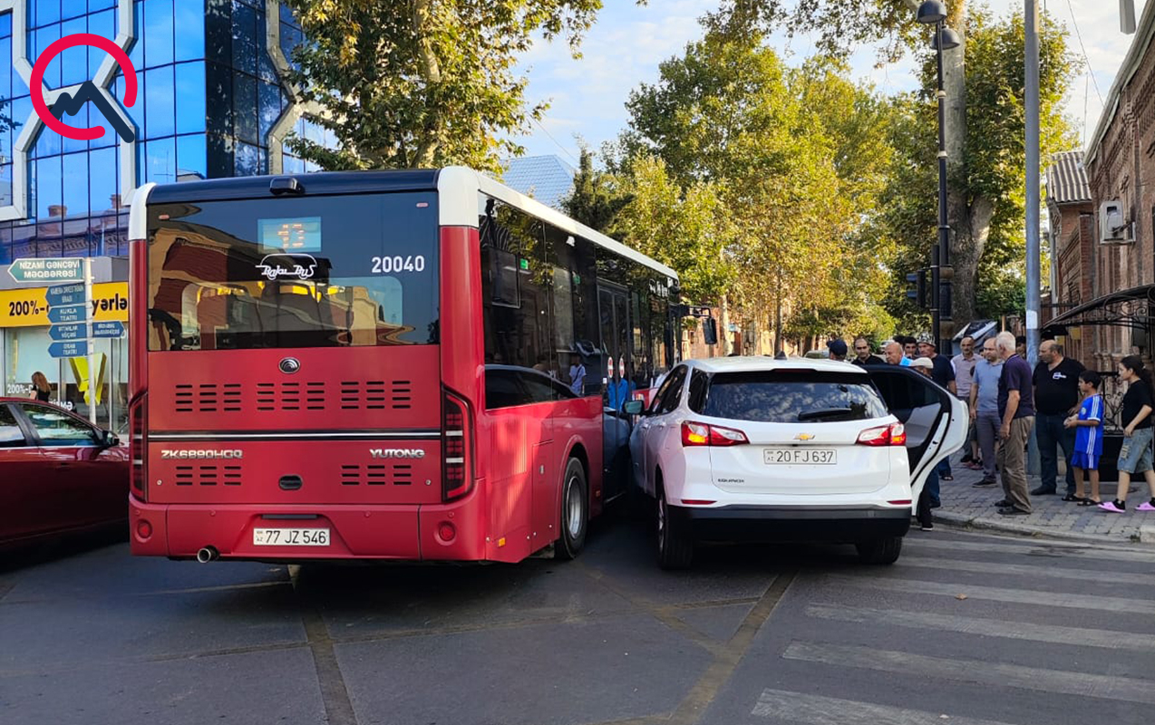 Gəncədə &ldquo;Baku Bus&rdquo;qəzaya düşdü - FOTO