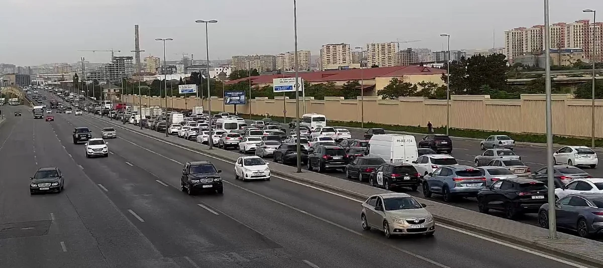 Paytaxtın üç əsas yolunda tıxac var