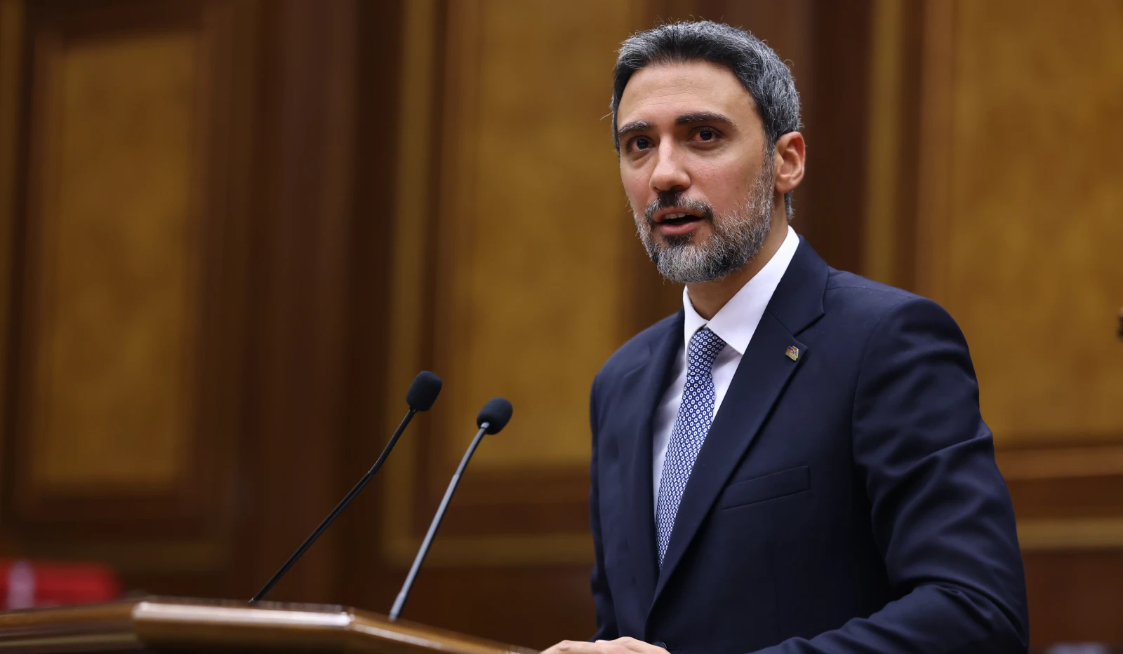 Ermənistan parlamentində müxalifətçi deputat vitse-spiker seçildi