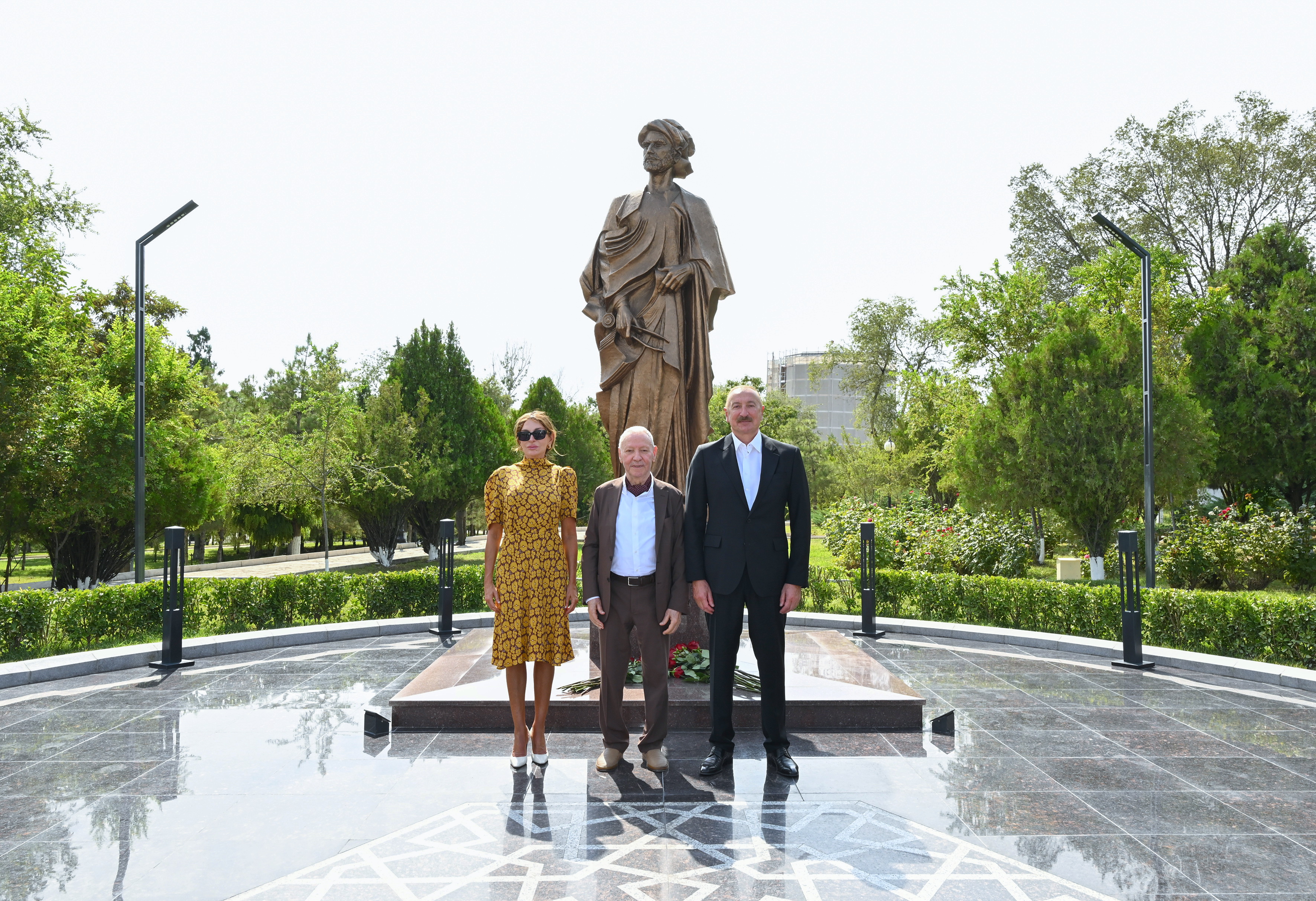 Naxçıvanda Əcəmi Naxçıvaninin abidəsi açıldı - FOTO