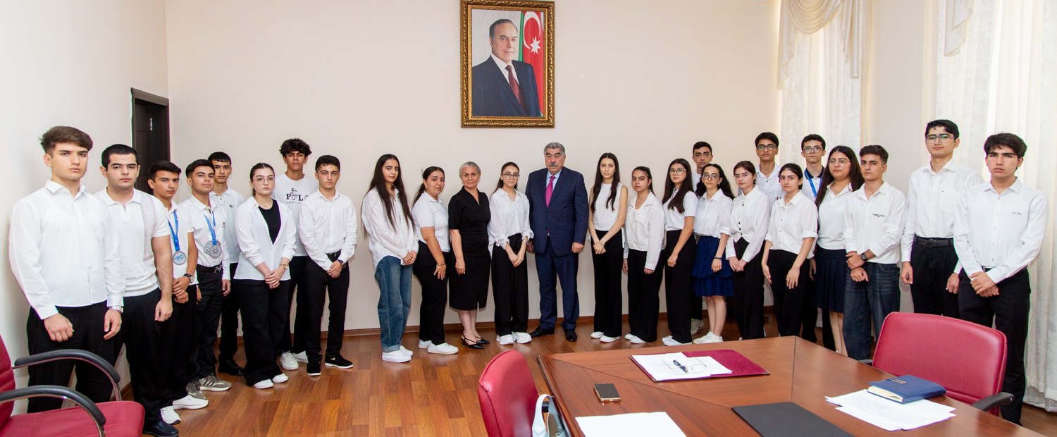 Salyanda təhsildə&nbsp;fərqlənən&nbsp;məzunlarla görüş keçirilib - FOTOLAR