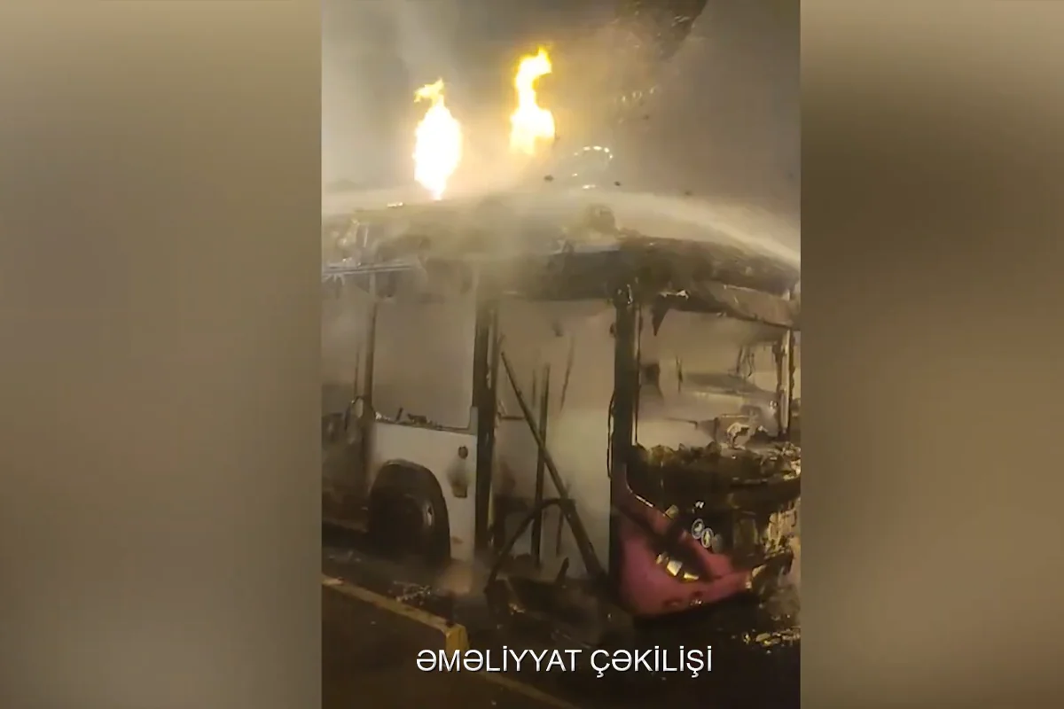 Bakıda&nbsp;avtobusunda yanğın baş verib - VİDEO