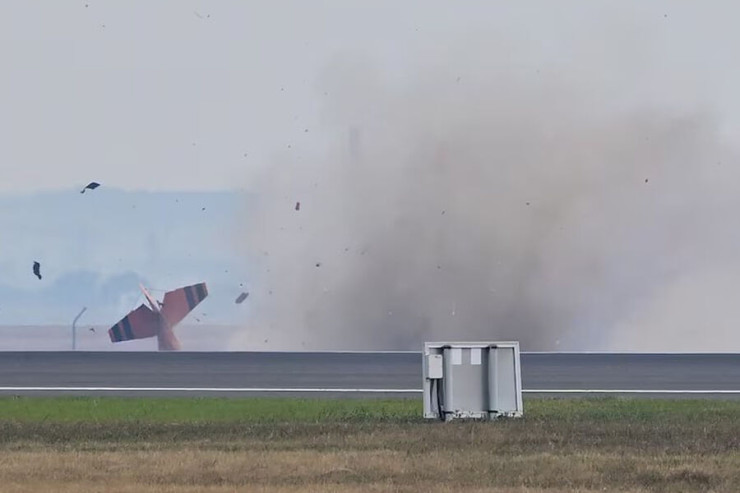 Plane crashes in Britain