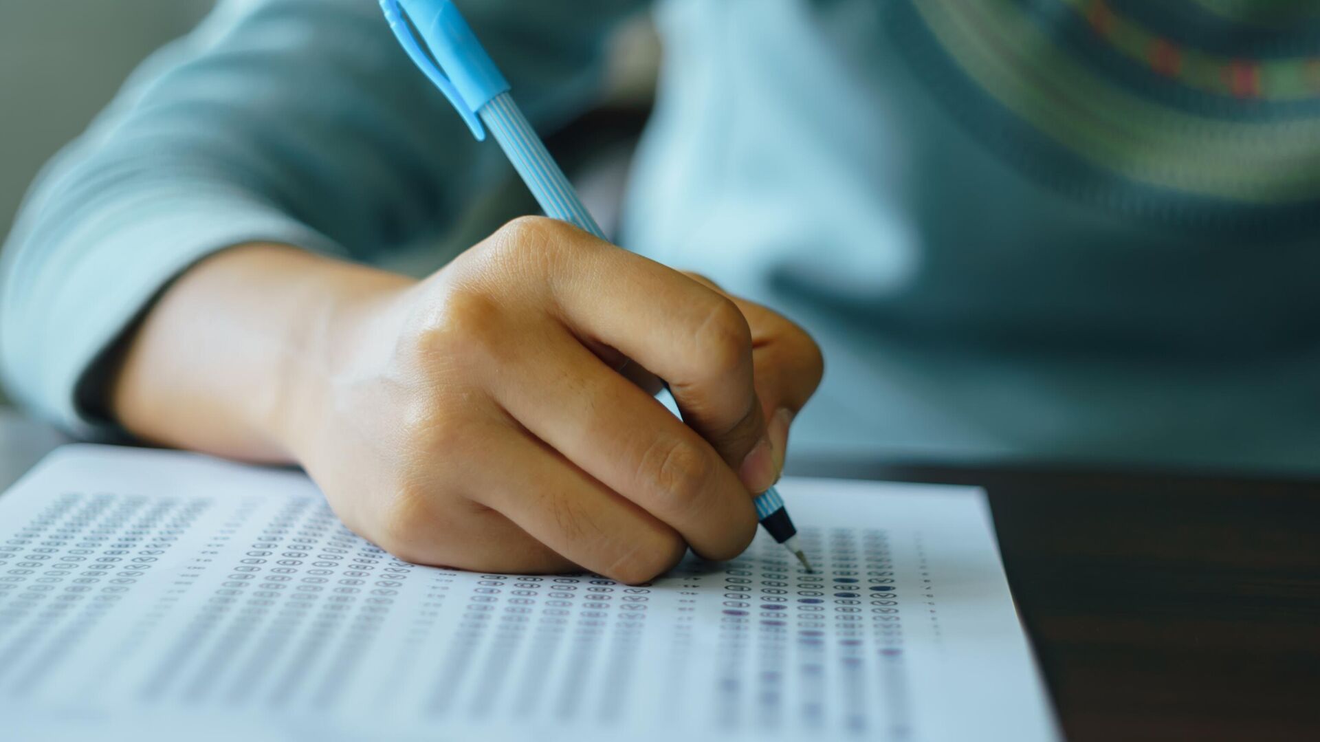 Müsabiqədənkənar qəbul hüququ qazanan abituriyentlərin&nbsp;sayı&nbsp;