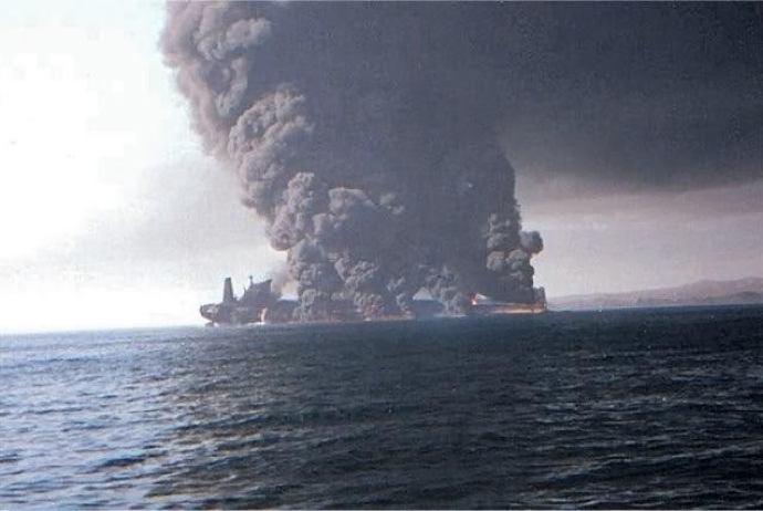 Rusiya neftini daşıyan tankerə hücum oldu