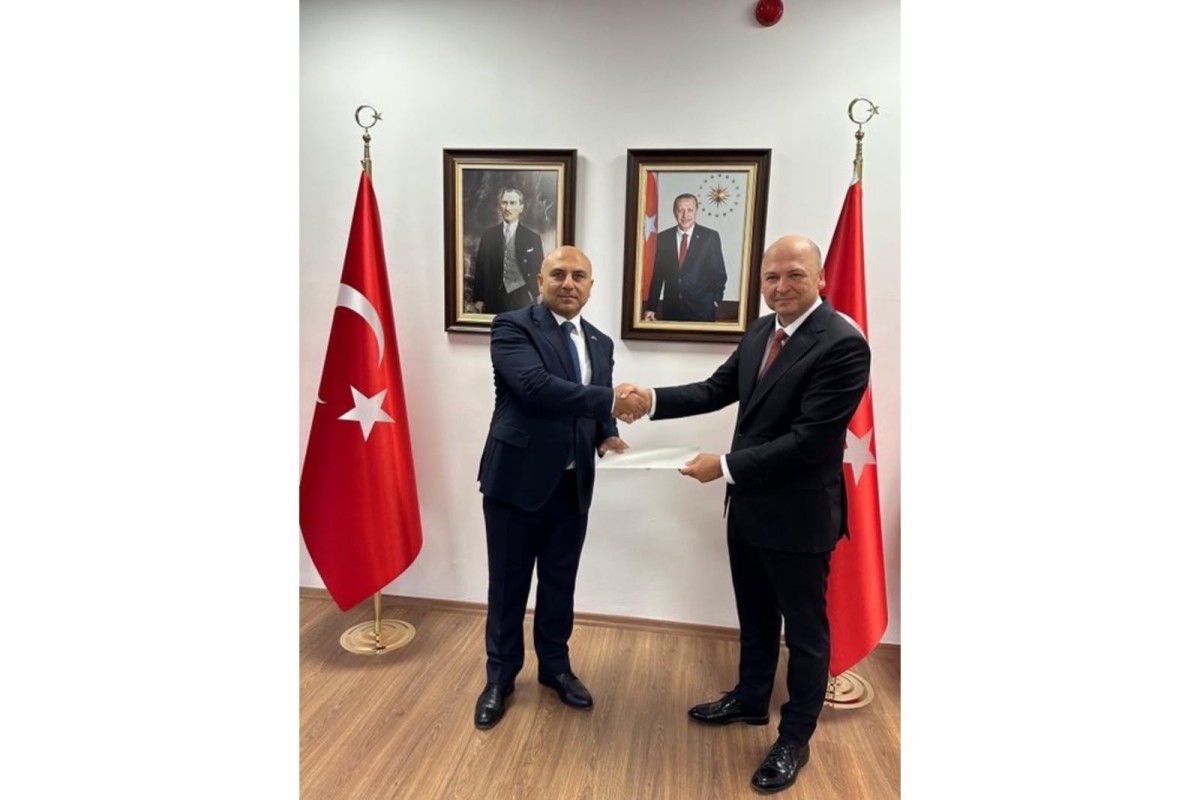 Rəşad Aslanov etimadnaməsinin surətini&nbsp;təqdim etdi