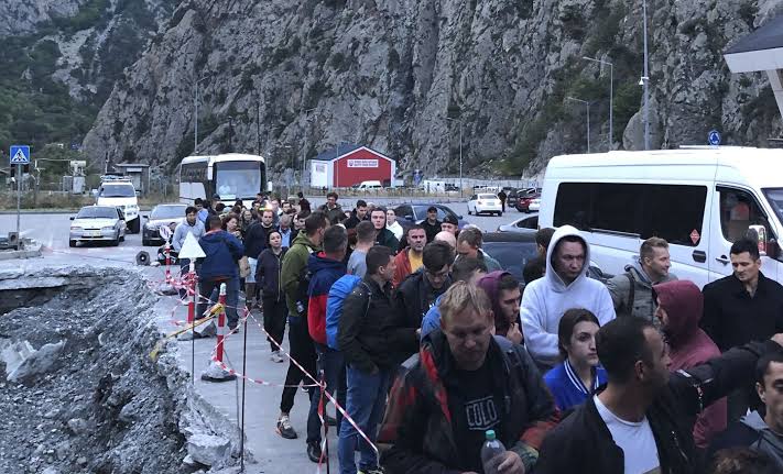 20 thousand people left their country at once - REASON