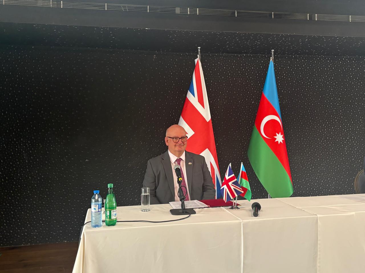 Britaniya səfiri Gəncədə yaşayıbmış: &ldquo;Həmin ailə mənə çox şey öyrətdi&rdquo;