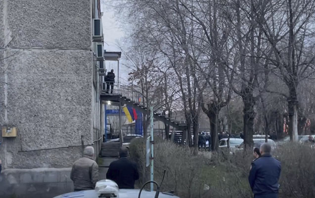 Массовое нападение на следователей в Ереване: Задержан пьяный полицейский