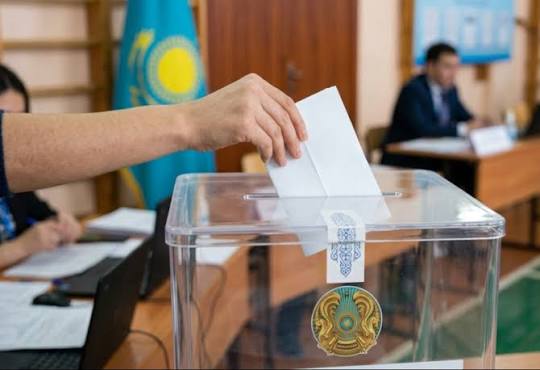 Kazakistan'da seçmen katılımı yüzde 53,12'ye ulaştı