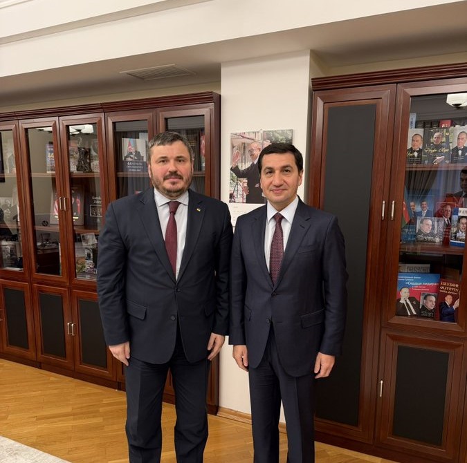 Ukrayna Hikmət Hacıyevi təltif etdi