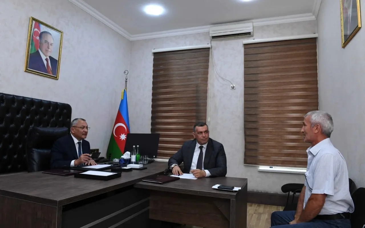 Rövşən Rzayev vətəndaş qəbulu keçirdi - FOTO