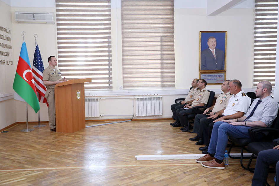Azerbaijani servicemen learn English