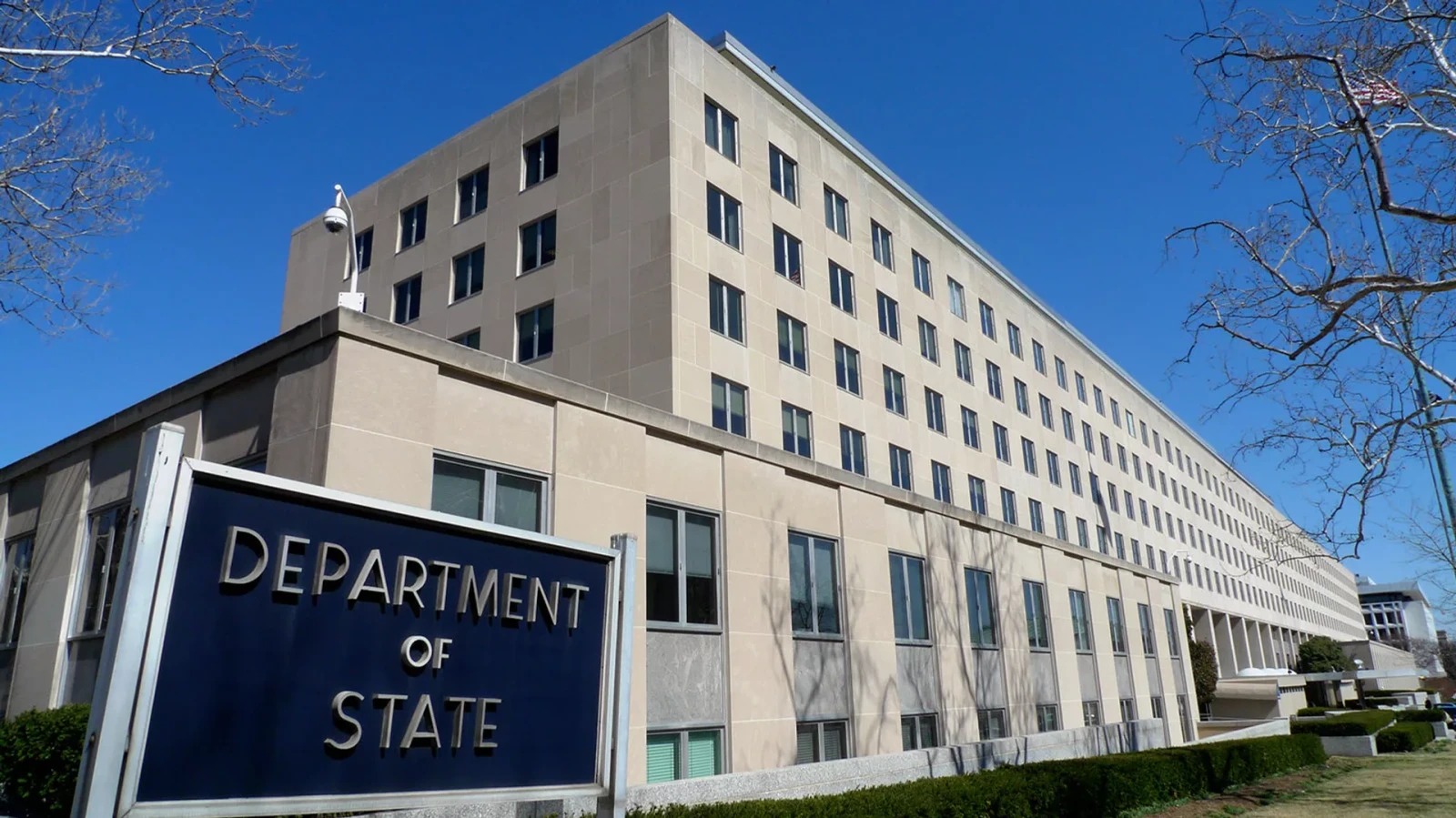 US diplomats return to their posts