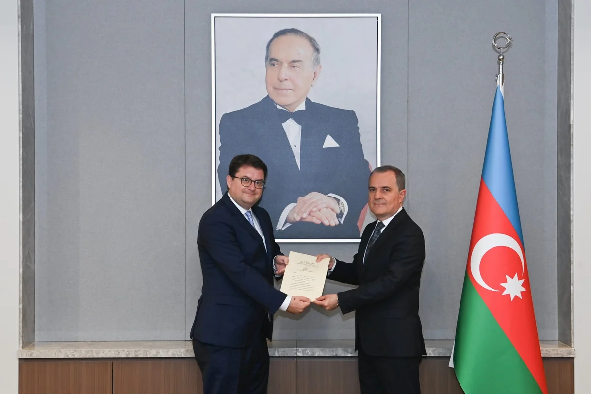 Səfiri etimadnaməsini Ceyhun Bayramova təqdim edib