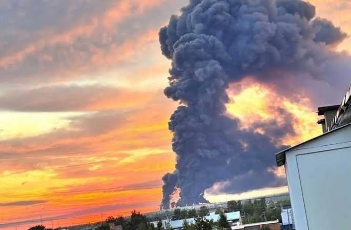 Ukrayna Rusiyanın nəhəng neft emalı zavodunu vurdu