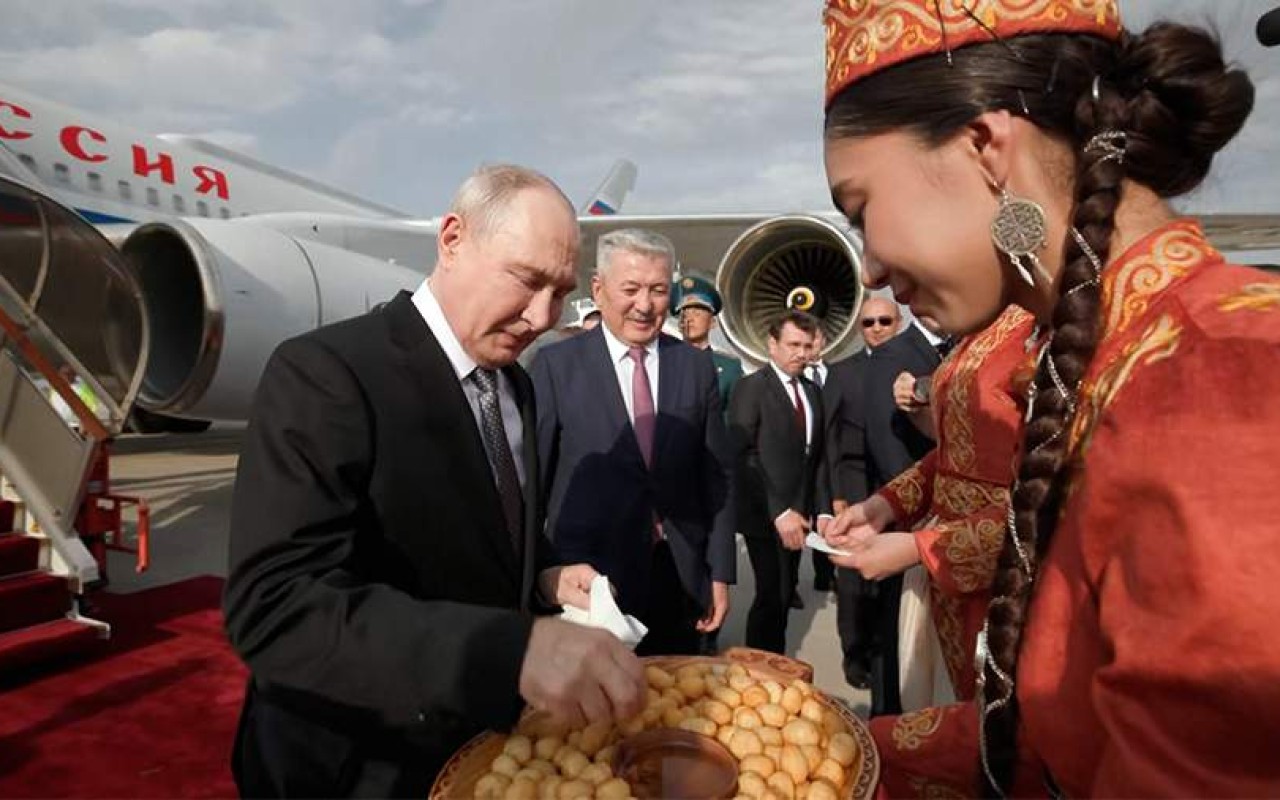 Putin də Qırğızıstana getdi - bir sıra liderlərlə görüşəcək