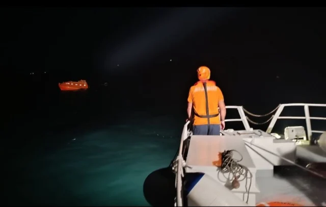 Turkish ship sank - 10 people missing