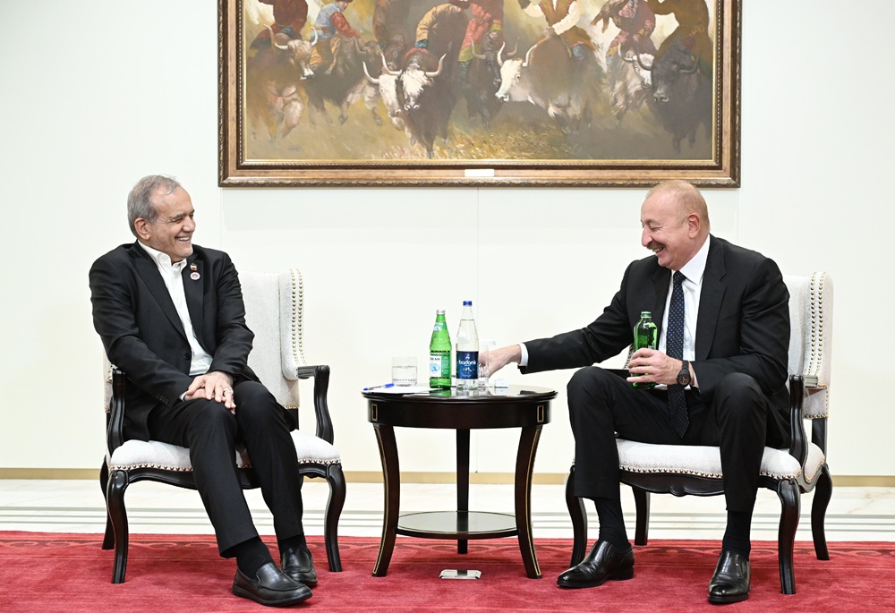 Əliyev&ndash;Pezeşkian görüşündə diqqət çəkən tablo: Dörd detal nə deyir?
