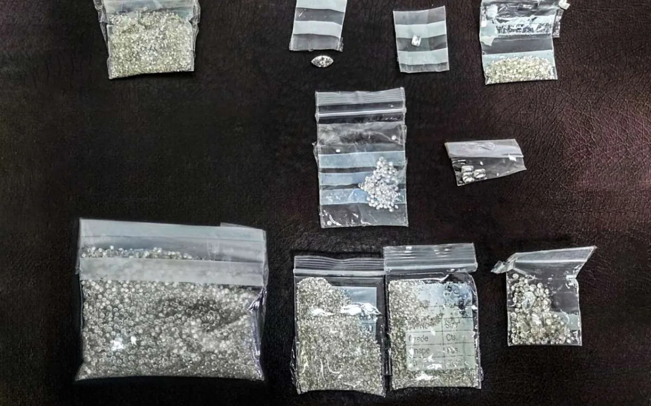 Bakıya gətirilən bağlamalardan ŞOK tapıntı