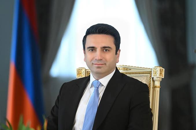 Alen Simonyan Azərbaycana gələcək