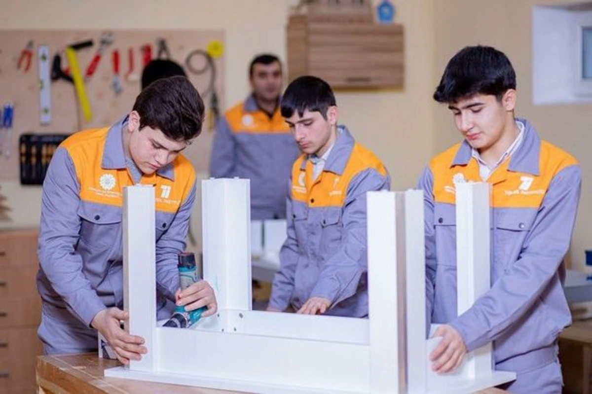 Peşə məktəblərində köçürülmə və bərpa BAŞLADI