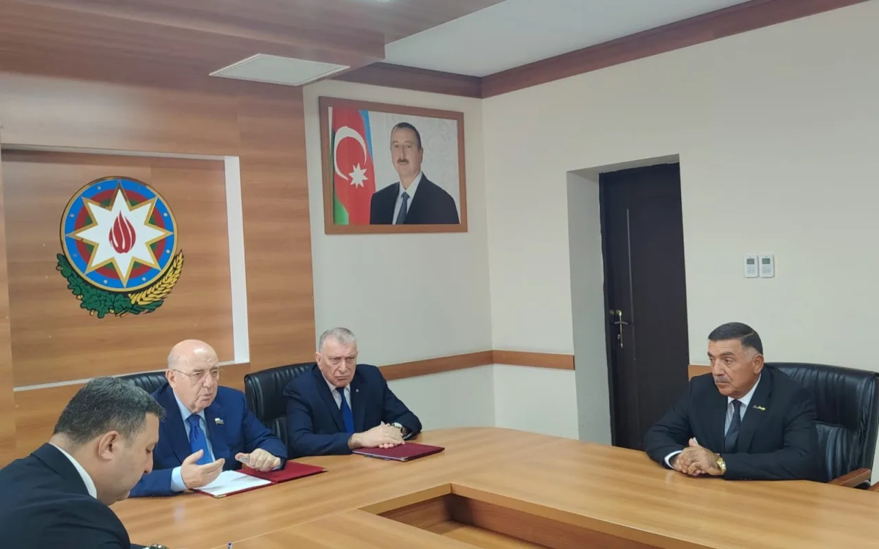Əhliman Əmiraslanov Ağsaqqalların hesabat-seçki konfransında iştirak etdi