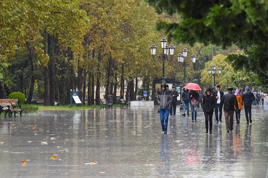Hava kəskin dəyişir: Güclü yağış, dolu və sel GƏLİR