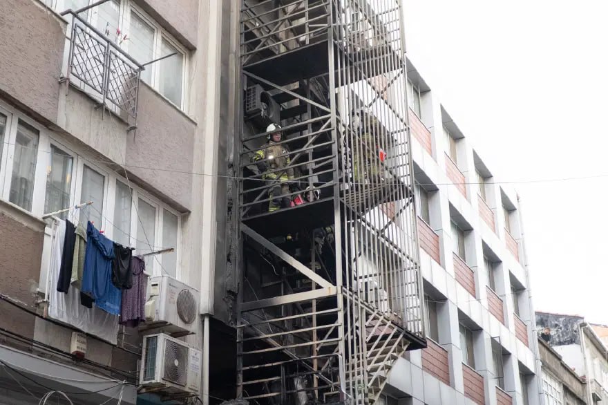 İstanbulda oteldə yanğın: 10-dan çox yaralı var