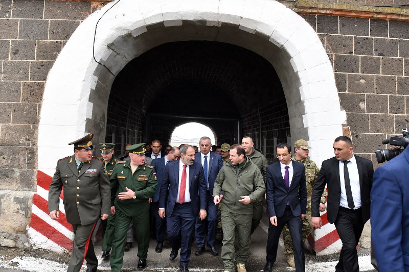 Gümrüdəki Rusiya bazası: Moskva niyə Ermənistanda qalmaq İSTƏYİR...